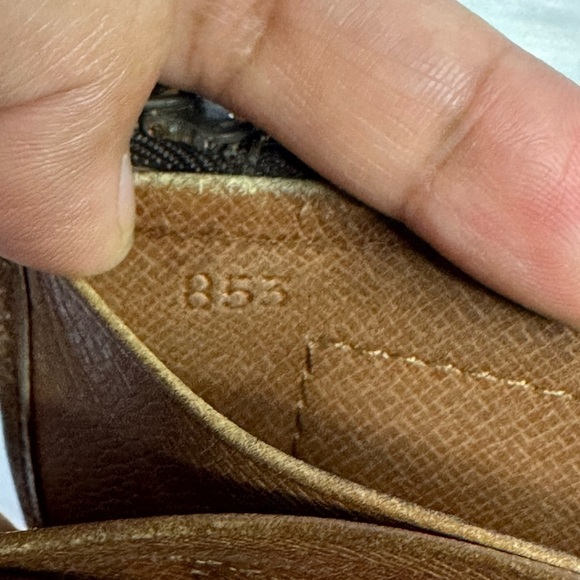 LOUIS VUITTON rare vintage zip wallet in monogram - Picture 15 of 17